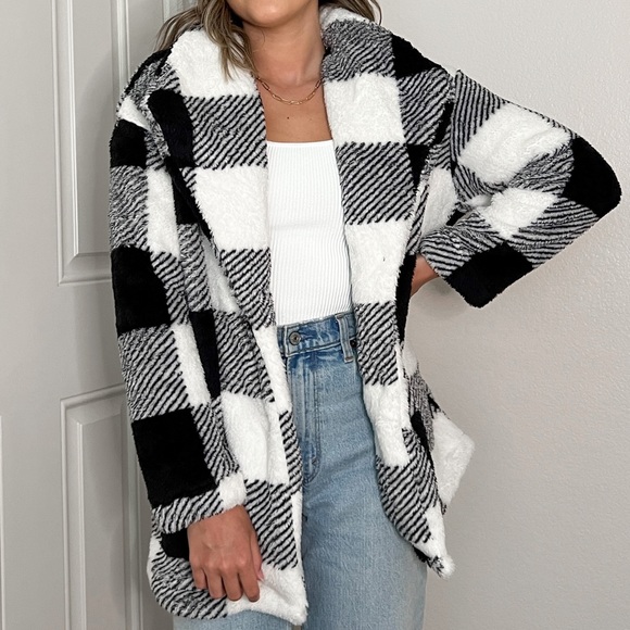 black and white plaid shacket for fall, autumn, winter - Picture 7 of 10